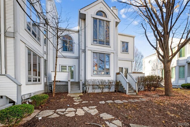 Building Photo - 28 Columbus Square Dr