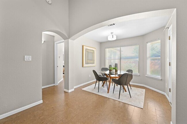 Building Photo - 905 Hunter's Creek Dr