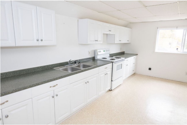 Building Photo - 7634 Thomas St