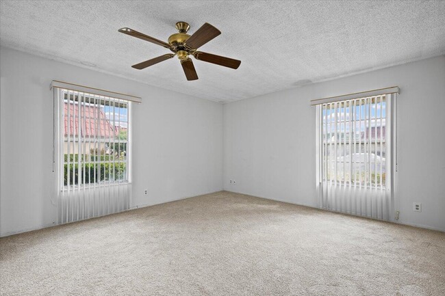 Building Photo - 102 Amherst Ln