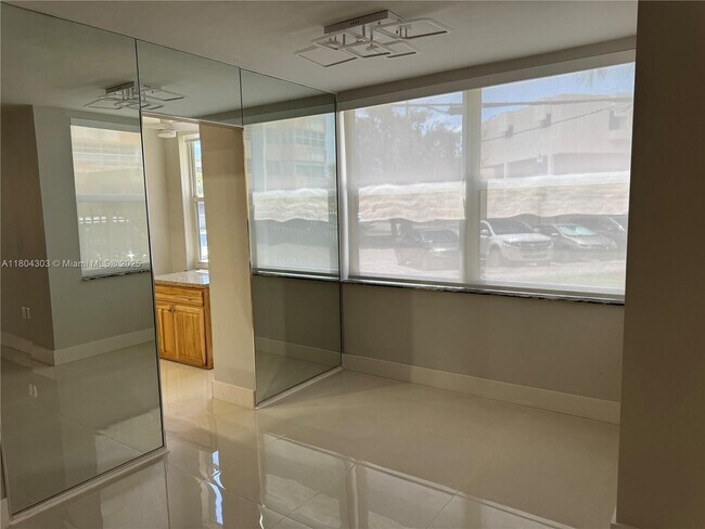 Building Photo - 16450 Miami Dr