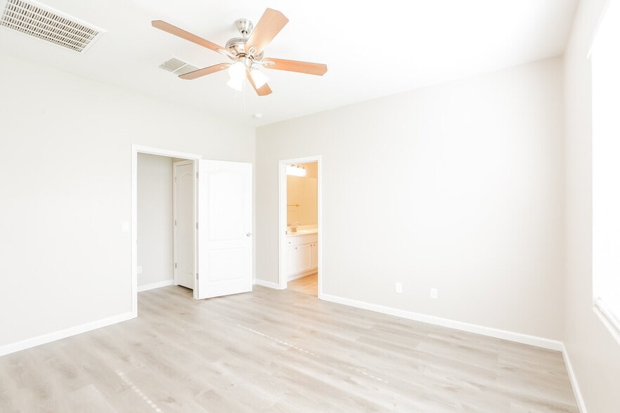 Building Photo - 4887 S 245th Ln