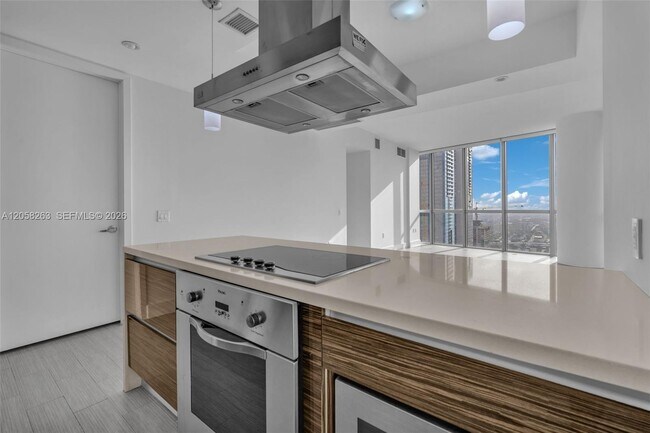 Building Photo - 1100 Biscayne Blvd