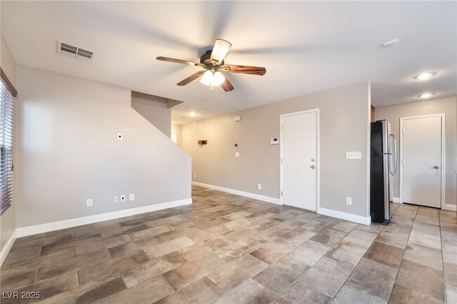 Building Photo - 182 Gilliflower Ave