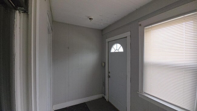 Building Photo - 2240 White Oak Ave