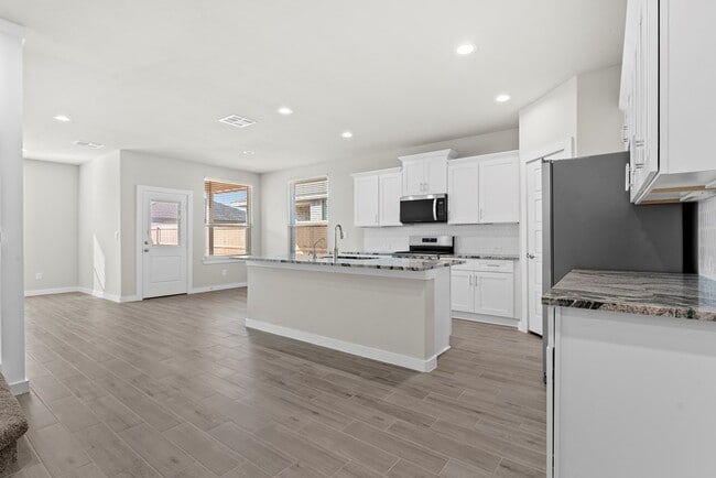 Building Photo - 2106 Somerset Dr