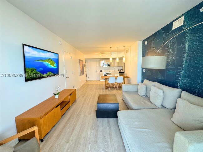 Building Photo - 2602 Hallandale Ave