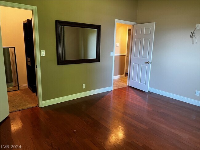 Building Photo - 513 Woodcrest Ct