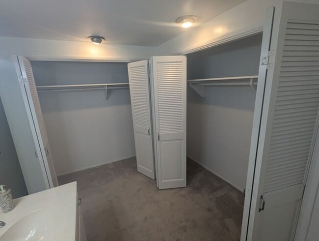 Building Photo - 3 Bed - 2 Bath House with Solar & Mountain...