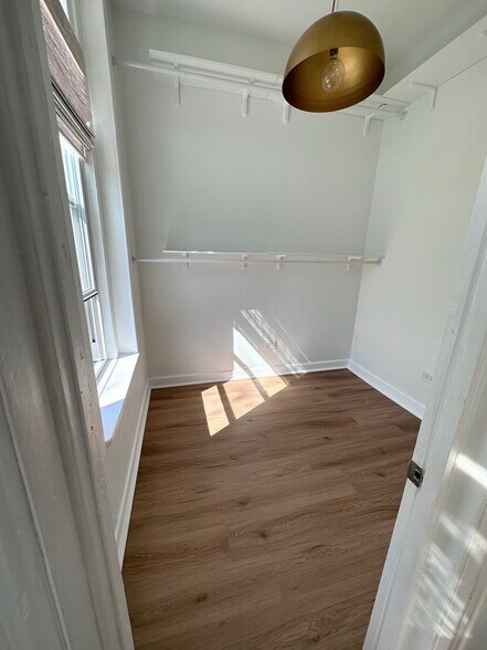 bedroom/office/den/closet - 1047 N California Ave