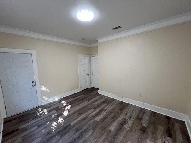 Building Photo - Charming 3-Bedroom Home Near Baton Rouge G...