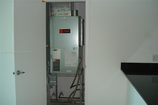 Building Photo - 951 Brickell Ave