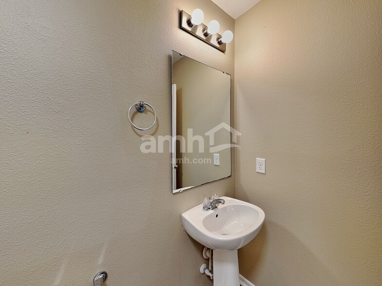 Building Photo - 1624 Wagner Dr