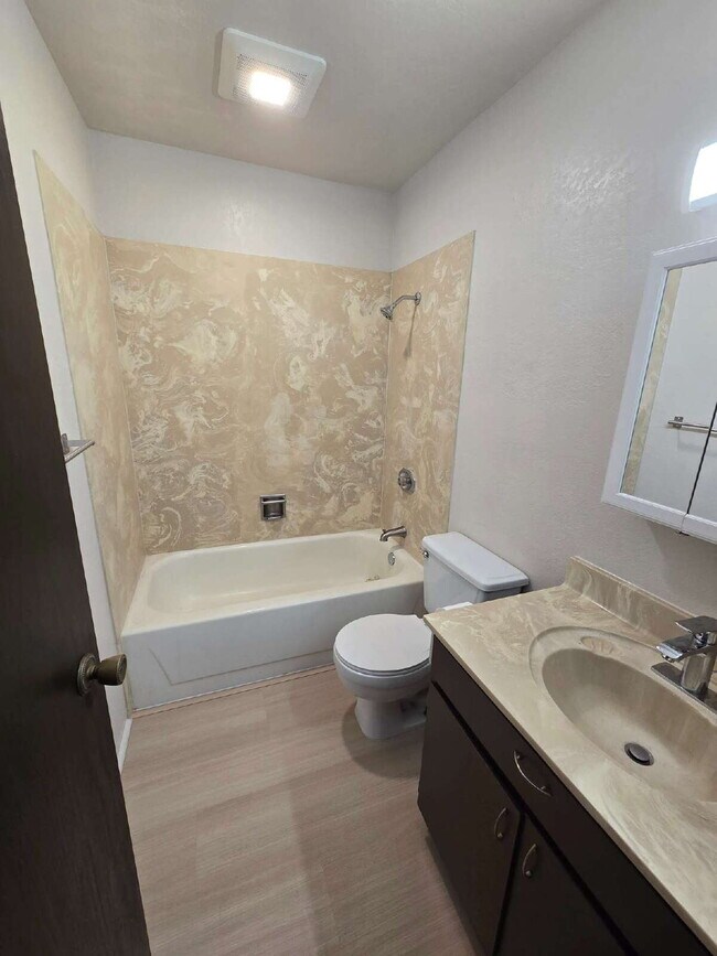 Building Photo - College Gardens Pearl City - 2br, 2ba, 1pkg