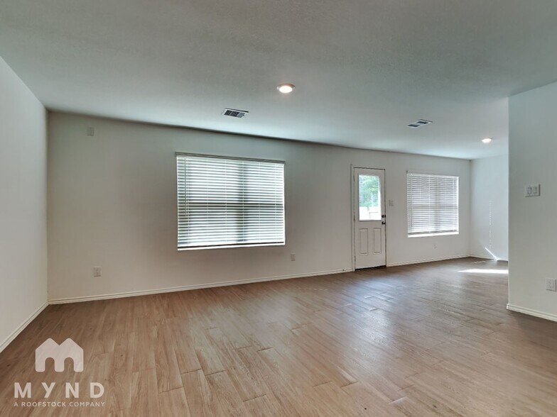 Building Photo - 3647 Solanum Dr