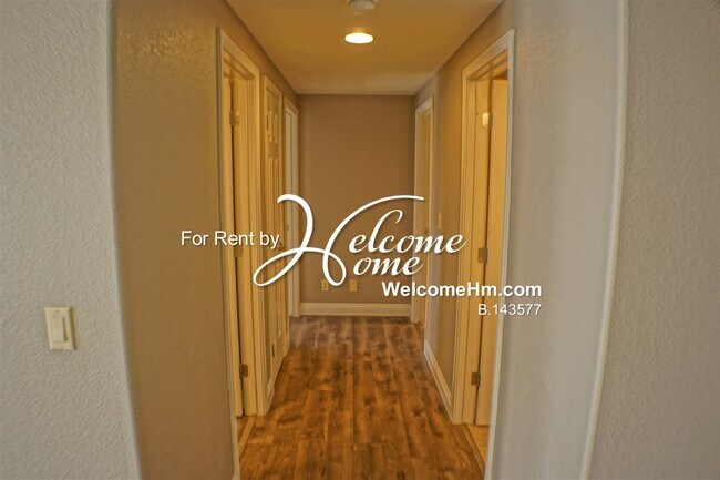 Building Photo - 4742 Village Green Pkwy