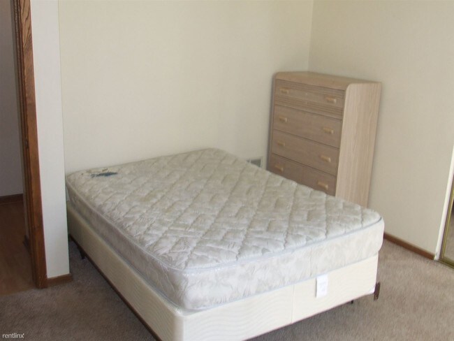 Building Photo - 4 br, 2 bath  - 808 Oakland 201