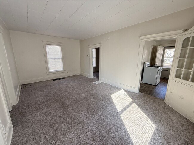 Building Photo - 748 Randolph St