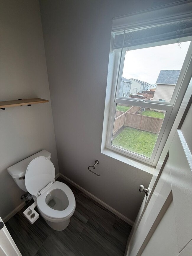 Building Photo - Must See Large Home in HOA Neighborhood!