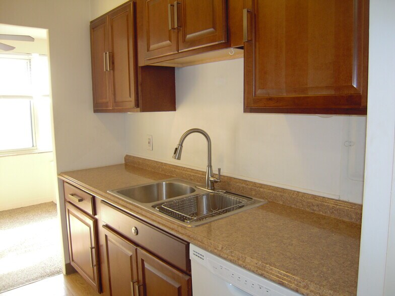 Building Photo - 11820 Edgewater Dr