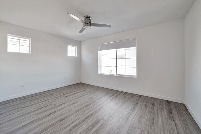 Building Photo - 10937 Parsley Ave