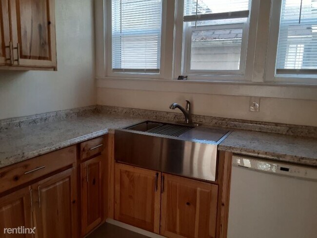 Building Photo - 5 br, 1.5 bath House - 1280 4th Street NE