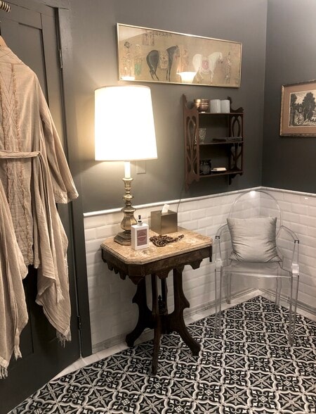 Oversized Bathroom - 388 Eichybush Rd