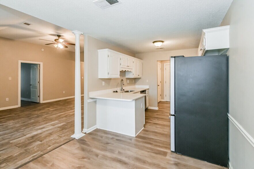 Building Photo - 7882 Molly Meadow Cove