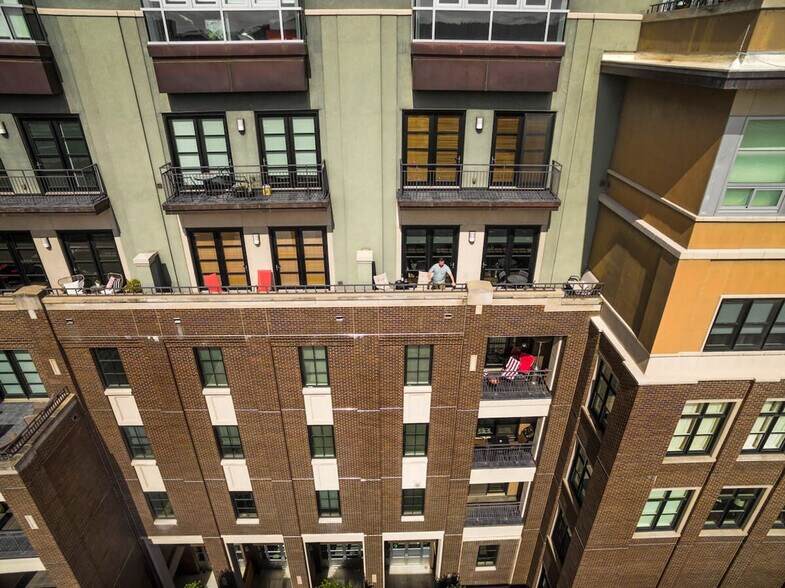 Building Photo - 609 W Dickson St