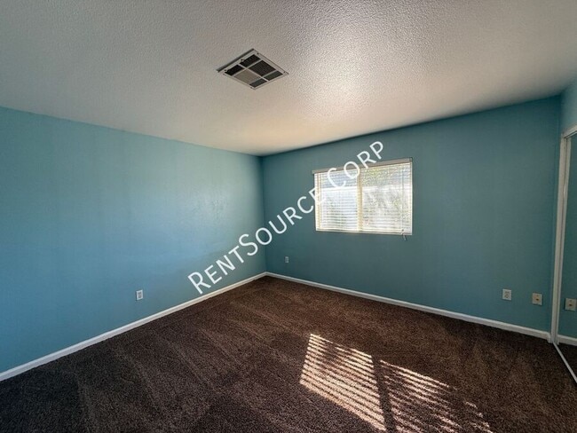 Building Photo - 1602 W Ave H-4