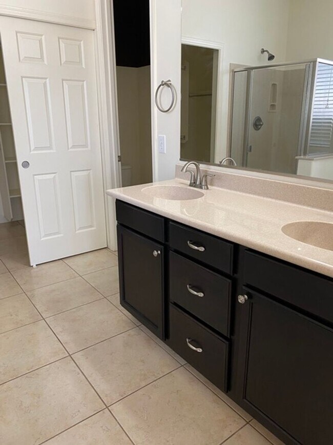 Building Photo - Spacious Tangerine Crossing - Corner Lot