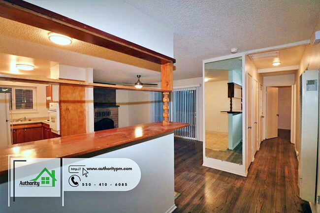 Building Photo - 1635 Mesa St