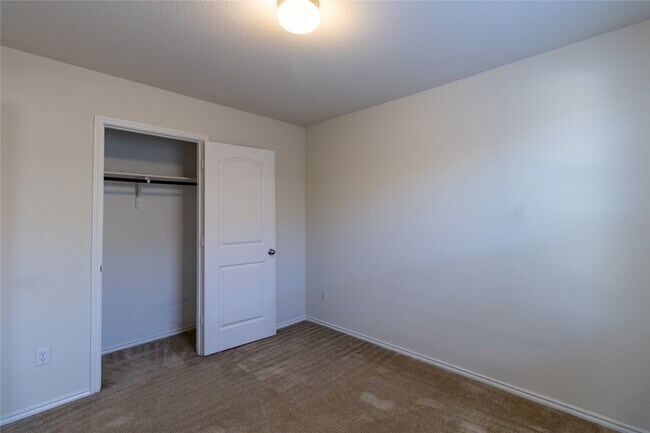 Building Photo - 11801 Jackson Fls Wy