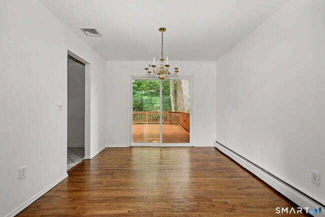 Building Photo - 11 Lycett Ct