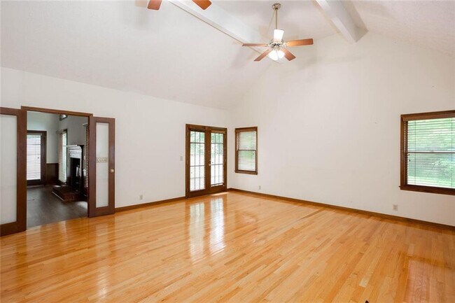 Building Photo - 179 Lakeside Dr NW