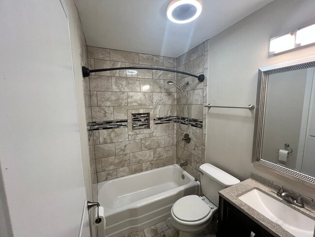 Building Photo - Beautiful Remodel!