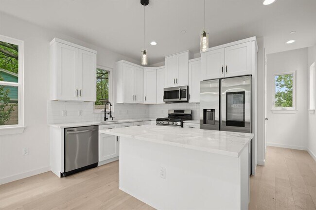 Building Photo - 5305 Ledesma Rd