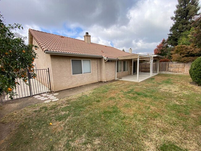 Building Photo - Coming soon, Beautiful Home located SE Visalia!