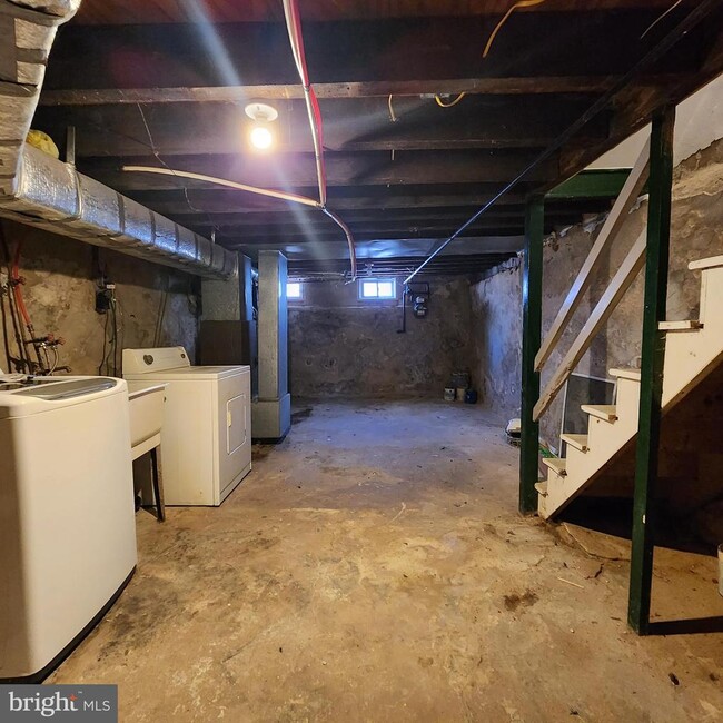 Building Photo - 2450 N Fairhill St