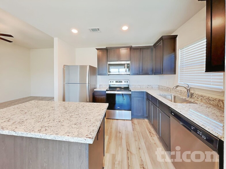 Building Photo - 123 Switchback Hl Rd