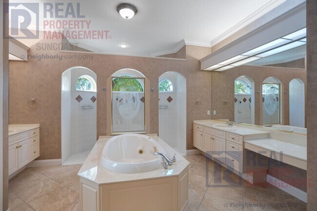 Building Photo - 8009 Waterview Blvd
