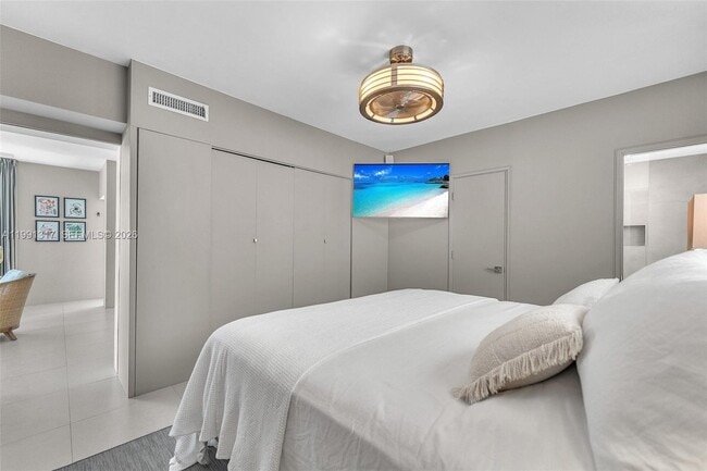 Building Photo - 1130 Venetian Way