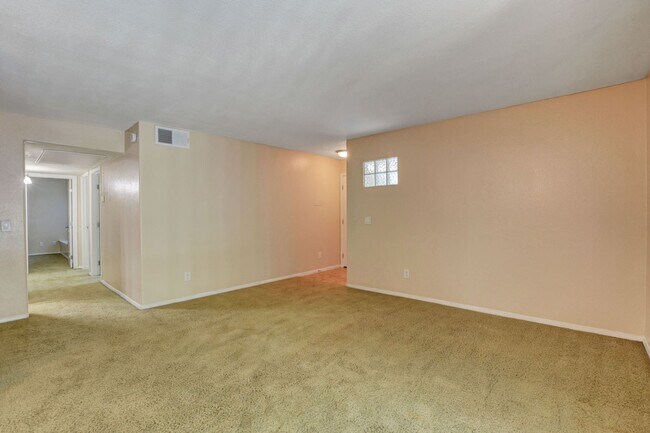 Building Photo - 3145 E Flamingo Rd