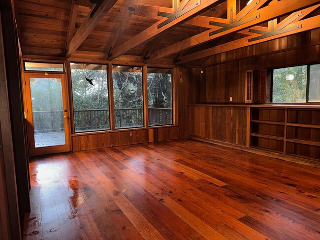 Building Photo - Custom Redwood Home near Moonstone Beach