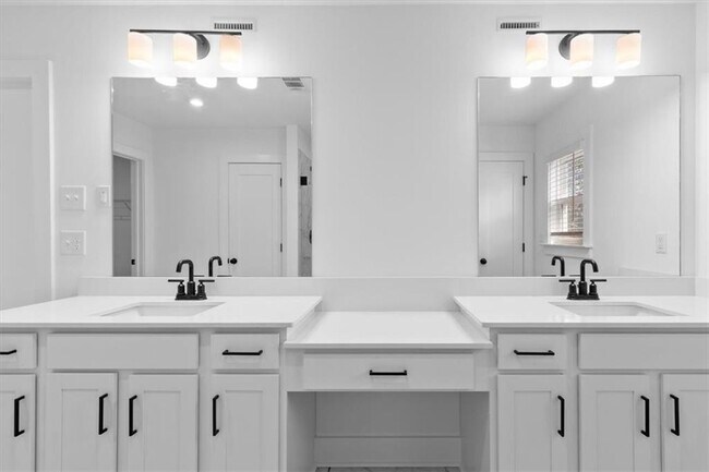 Building Photo - 3376 Macaiva Aly