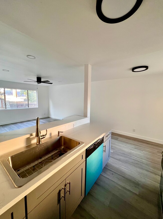Building Photo - Modern 1-Bedroom Apartment in Gated Van Nu...