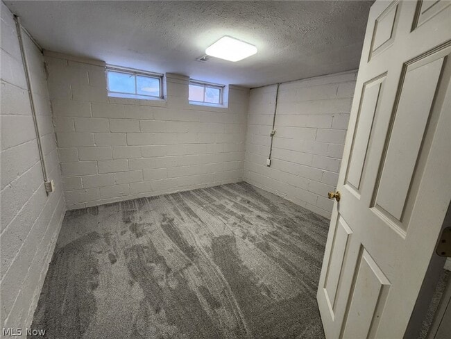 Building Photo - 2413 Elmdale Rd