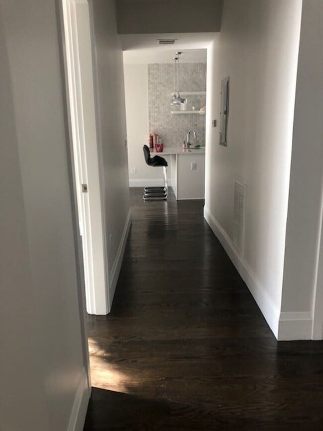 Building Photo - Beautiful 4 Bed 2 Bath in Brookline available 9/1