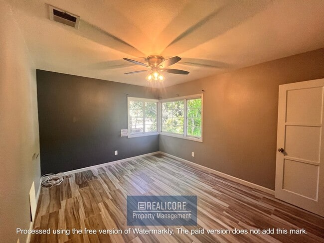 Building Photo - 3220 Parkside Dr