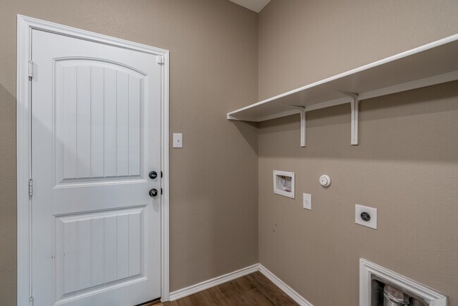 Building Photo - 120 Kat Garnet Dr